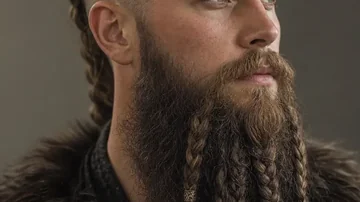 Râu Viking tết bím